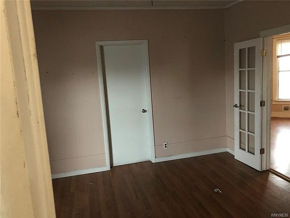 5th image of 136 Oliver St