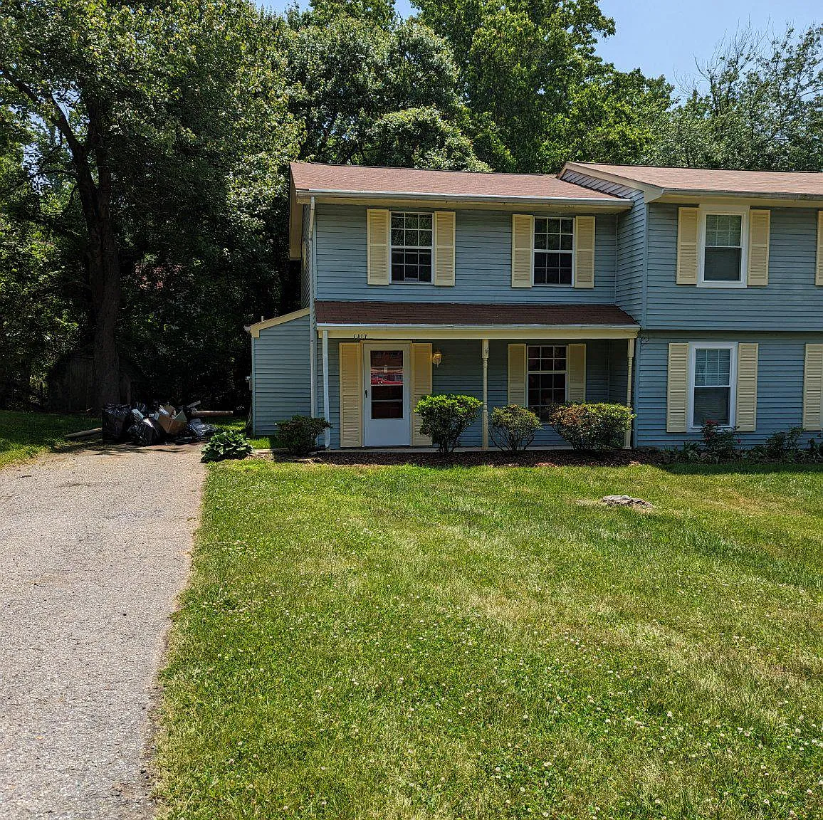 3 bed, 1.0 bath, 1020 sqft, $2,500 — Photo 1