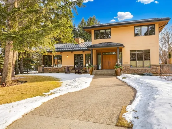 9302 Edinboro Rd NW, Edmonton, AB T6G 2A1