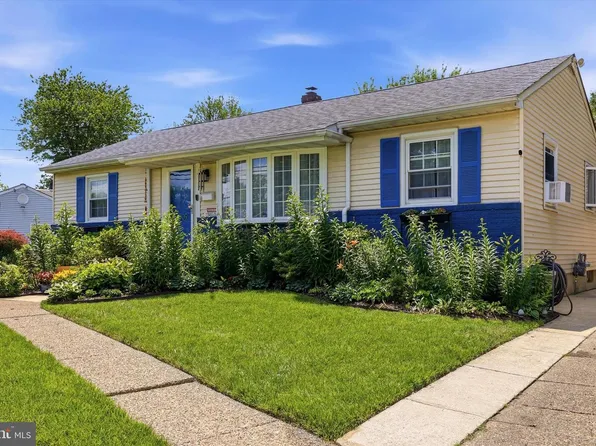 509 Oak Dr, Somerdale, NJ 08083