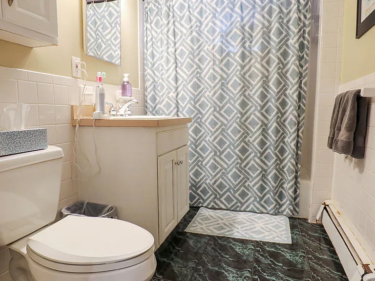 17 Strathmore Rd #B — Photo 5