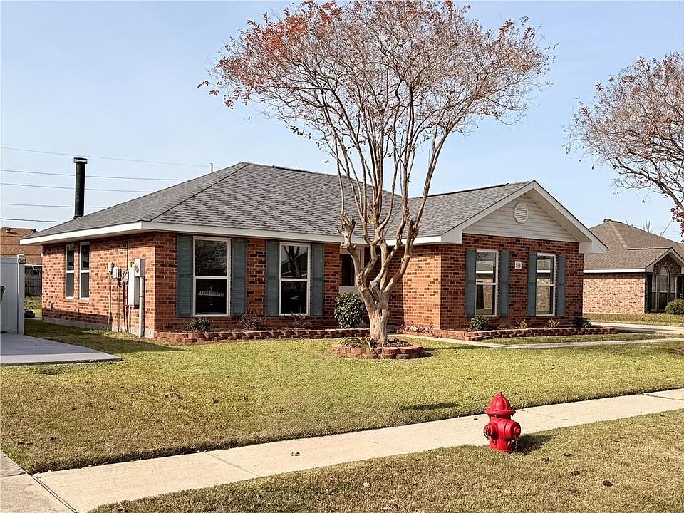 1st image of 264 Oak Point Dr