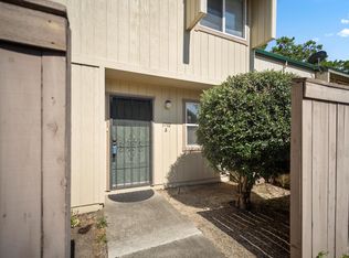 1702 Glenbrook Dr APT B, Santa Rosa, CA 95401