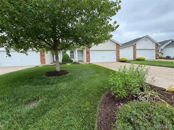205 Maryland Dr #35B, O'Fallon, MO 63366