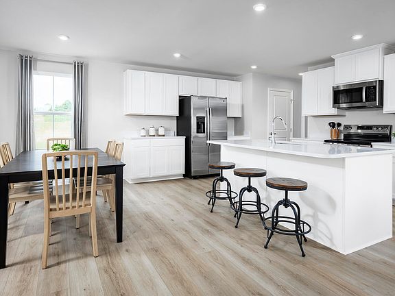 4th image of 1007 Merlin St