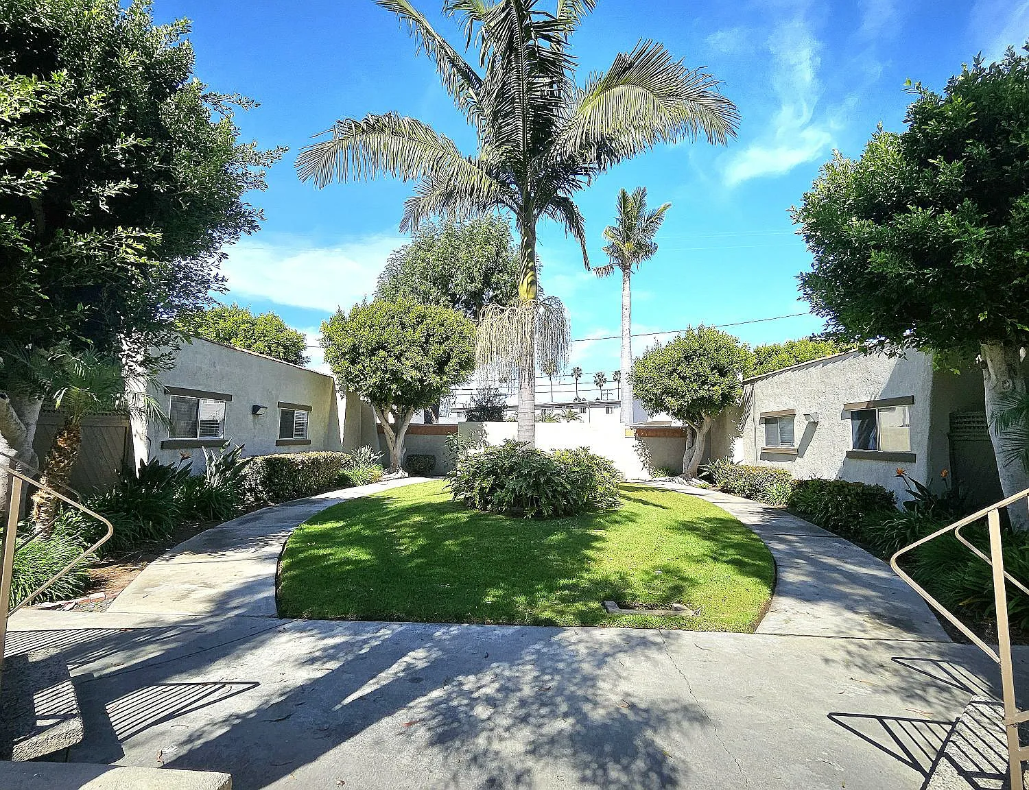 Beach Walk Apartments — Photo 4