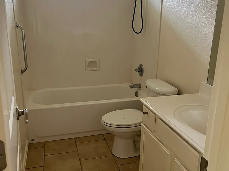 413 Sheri Ln — Photo 5