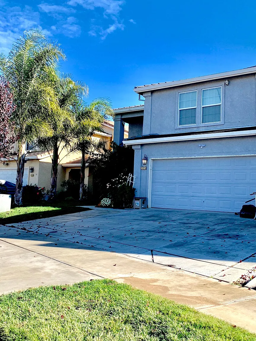 2716 Soleado Dr photo 1