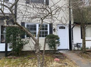 97 Hill Ct, Calverton, NY 11933