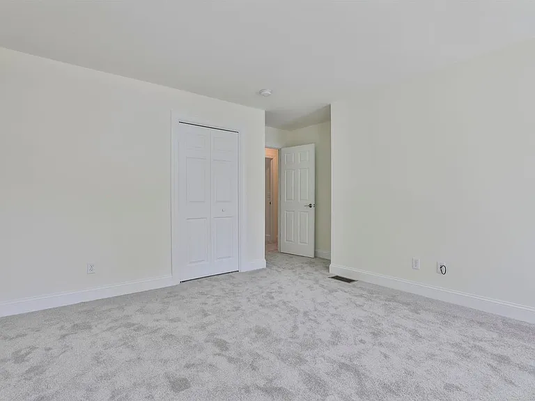22 Reeds Ferry Way — Photo 45