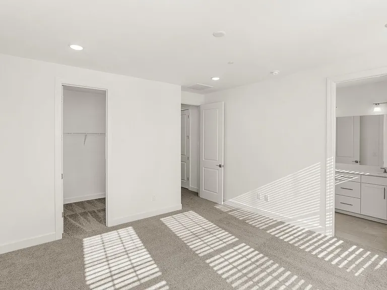 320 Lynwood Station Blvd — Photo 27