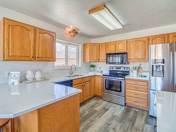 3rd image of 2544 Eastgate Dr