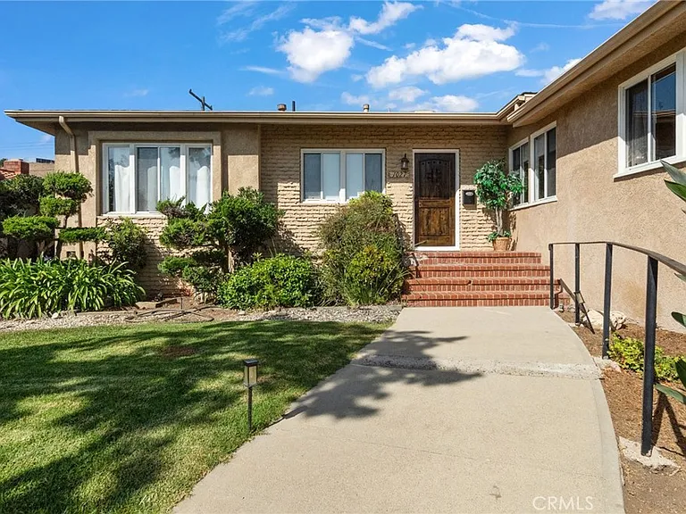 1027 S Malgren Ave — Photo 3