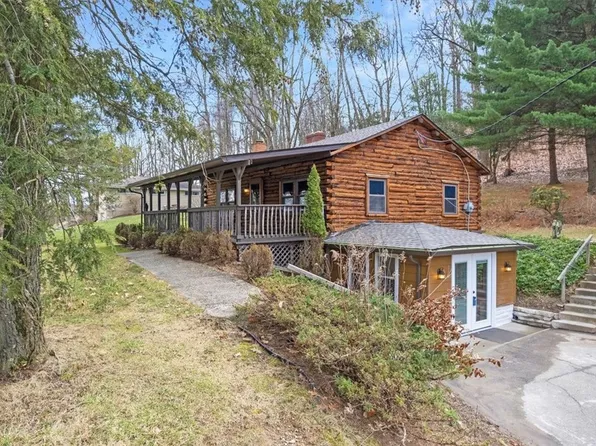 131 Manor Dr, Valencia, PA 16059