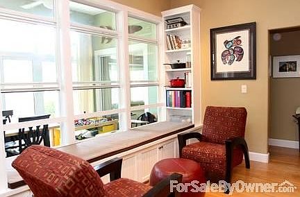 Breakfast Room
						:
						Custom window seat with side shelves and cabinet storage