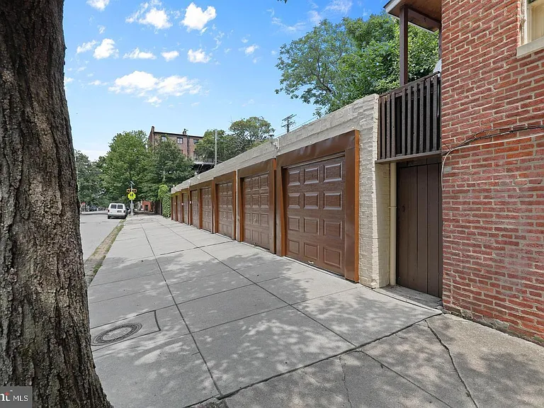 1435 Bolton St — Photo 28