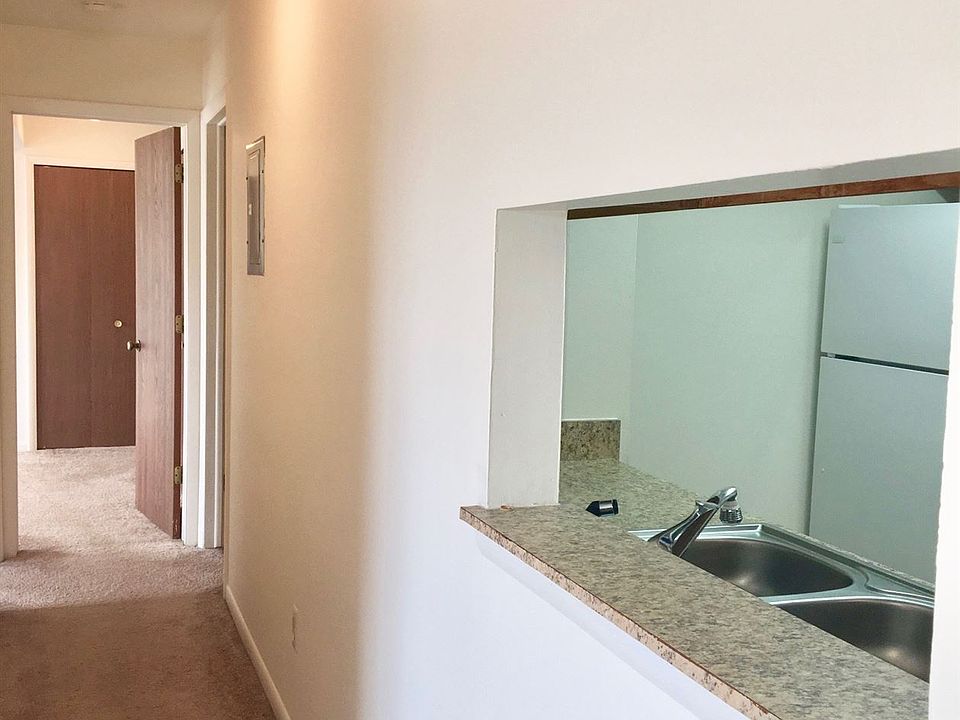 Hallway + Kitchen Passthrough Flo-Mar Terraces