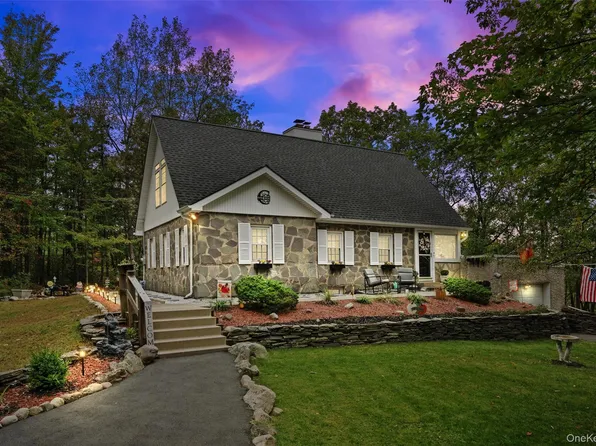 17 Nightingale Trail E, Wurtsboro, NY 12790