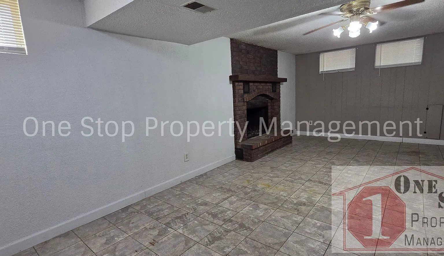 Beautifully Updated 3 Bedroom 2 bathroom Home in Blue Springs!! — Photo 3