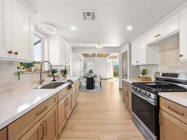 1113 Grass Valley Rd, Lake Arrowhead, CA 92352