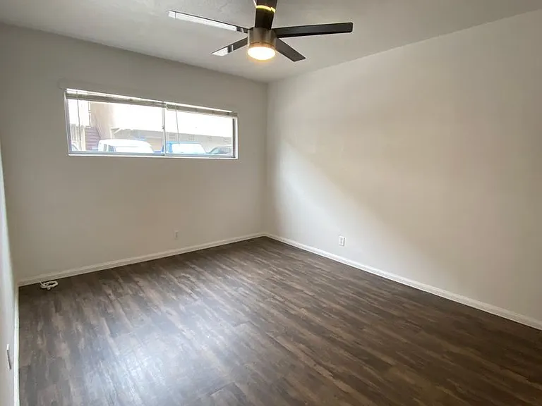 Cozy 2-Bedroom Apartment Just Steps from the Ocean Bluffs! — Photo 14