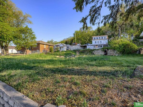 102 E Eldora Ave, Weeping Water, NE 68463