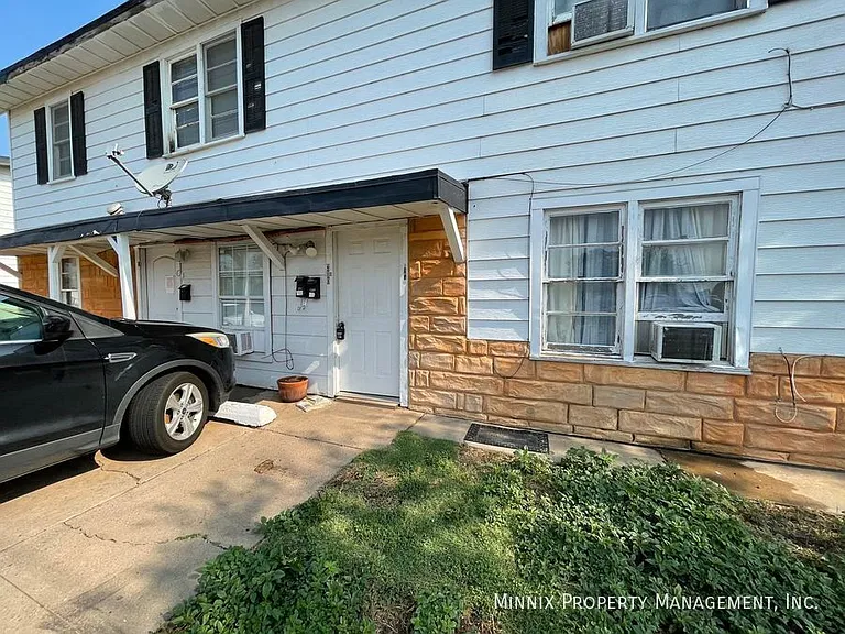 310 SW 42nd Ave #B — Photo 3