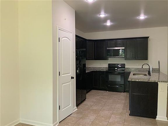 3rd image of 11112 Regency Ave