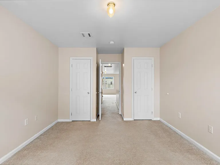 16 Manning Ave #2 — Photo 4