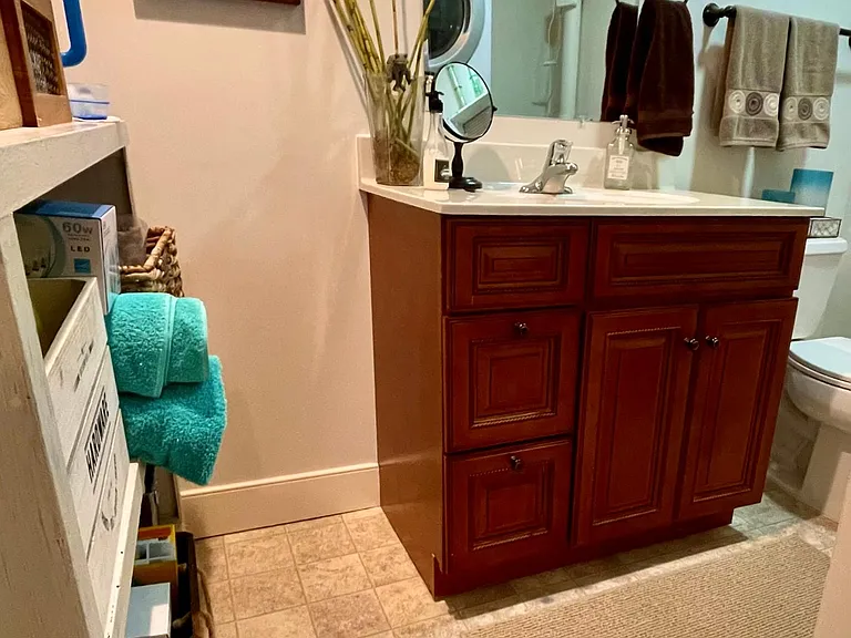 I/2 bath and laundry hook ups,