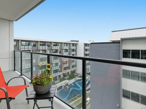 1100 Yates St #606, Victoria, BC V8V 3M8