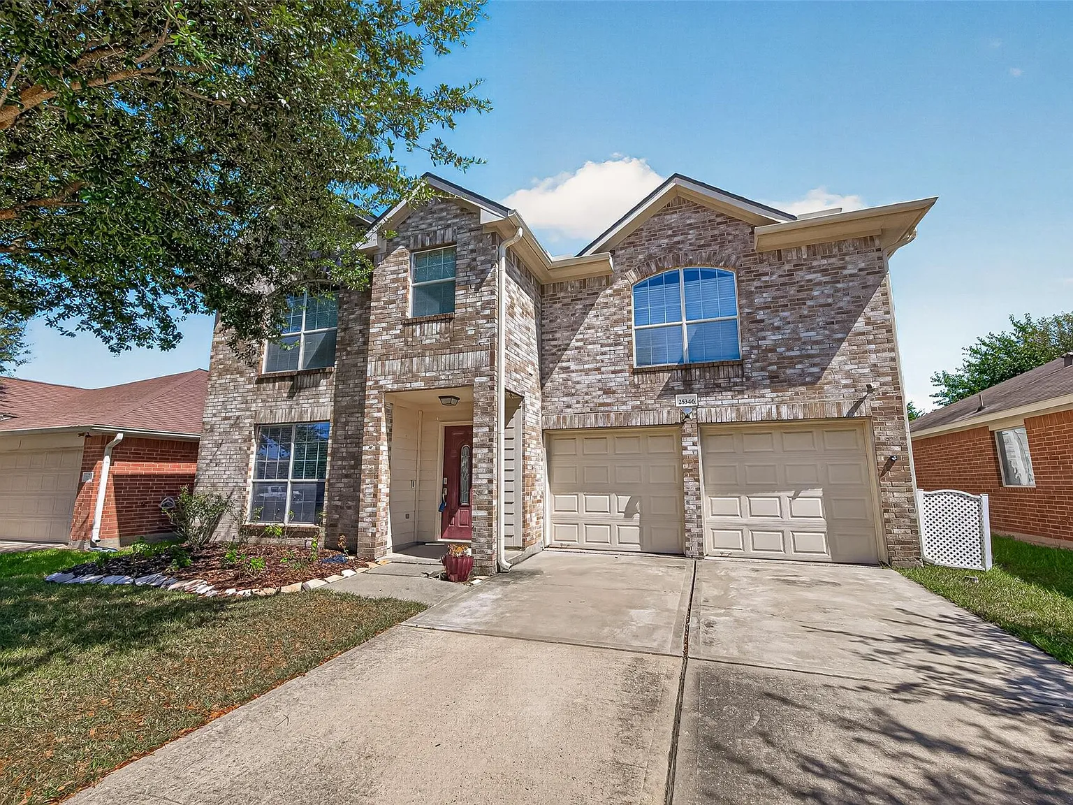 4 bed, 2.5 bath, 2740 sqft, $2,750 — Photo 2