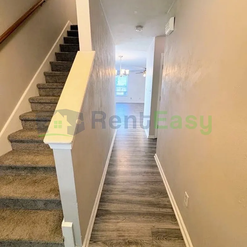 3 bed, 2.5 bath, 1404 sqft, $2,295 — Photo 2