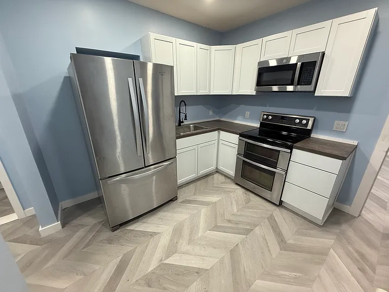 42 W Bow St #A — Photo 4