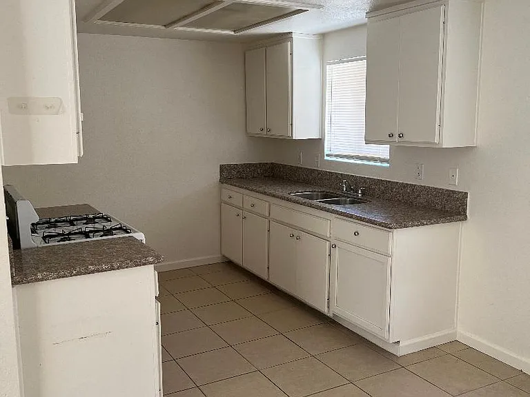 575 Sioux Dr #D — Photo 4