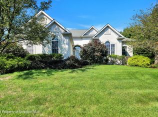 1015 Summerfield Dr, Dalton, PA 18414