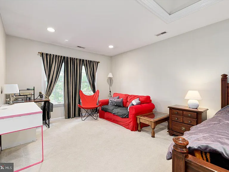 4 Sussex Ct — Photo 21