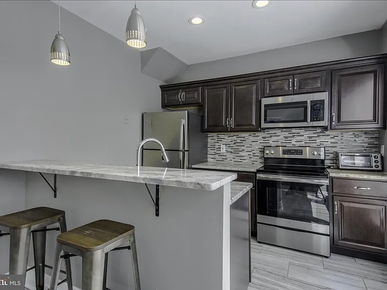 609 Jasper St — Photo 14