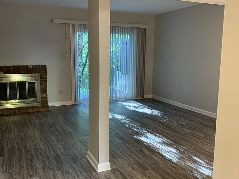 225 Village Ln #D — Photo 5