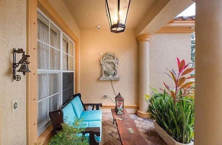 5574 55th Ave — Photo 3