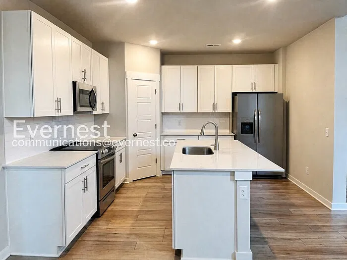 4 bed, 2.5 bath, 2155 sqft, $2,395 — Photo 4
