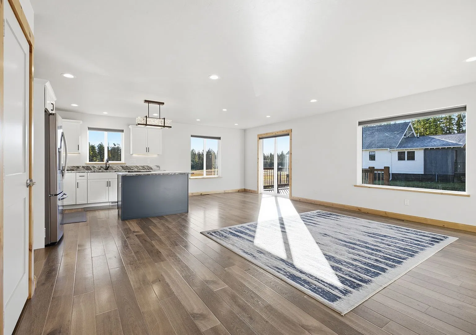 Beautiful Views & Convenient Living Between Whitefish and Kalispell — Photo 4
