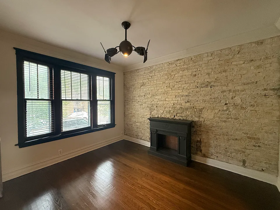 1217 W Waveland Ave #1