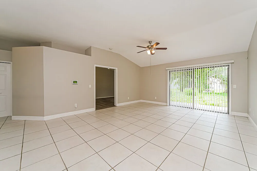 3 bed, 2.0 bath, 1324 sqft, $2,275 — Photo 4