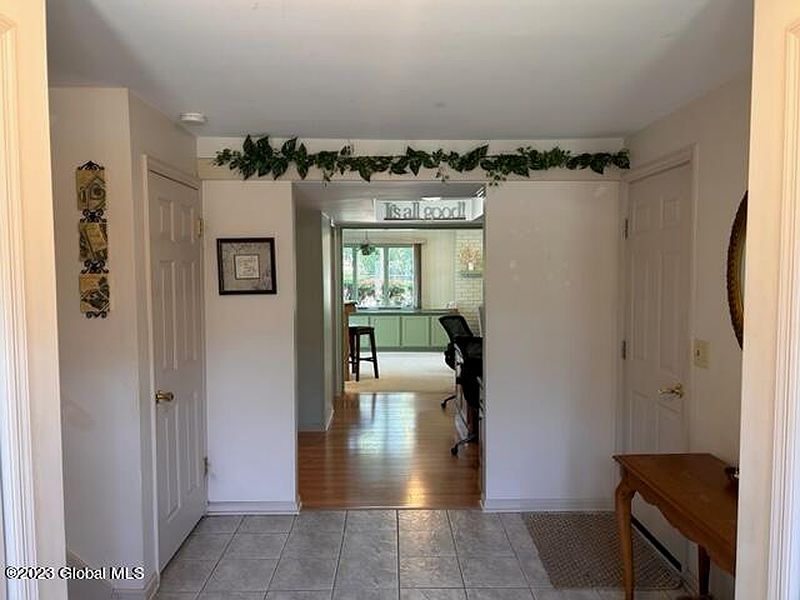 5th image of 1082 Mary Ln