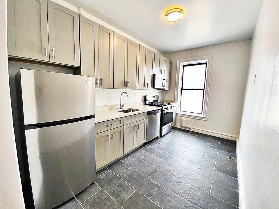 1st image of 79 Avenue O APT D7