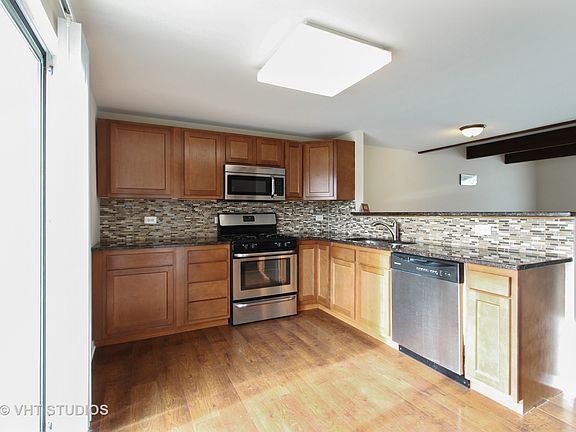 3rd image of 537 Normandie Ln