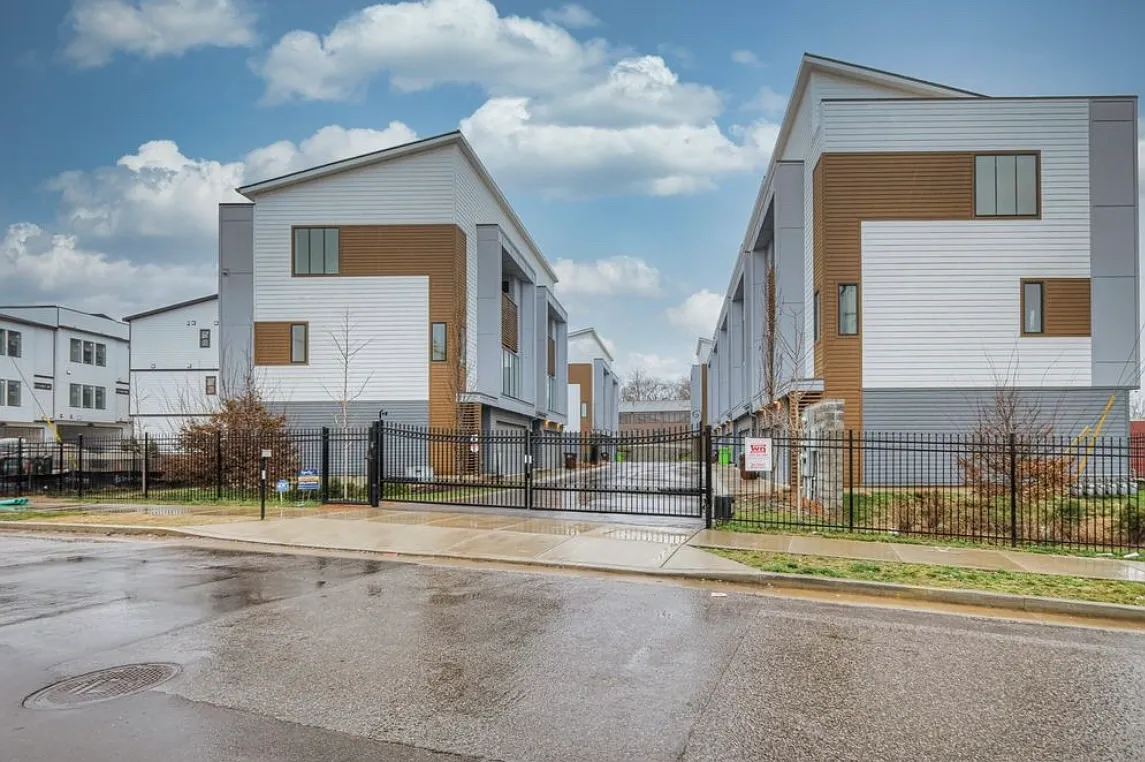 3 bed, 1809 sqft, $2,900 — Photo 1