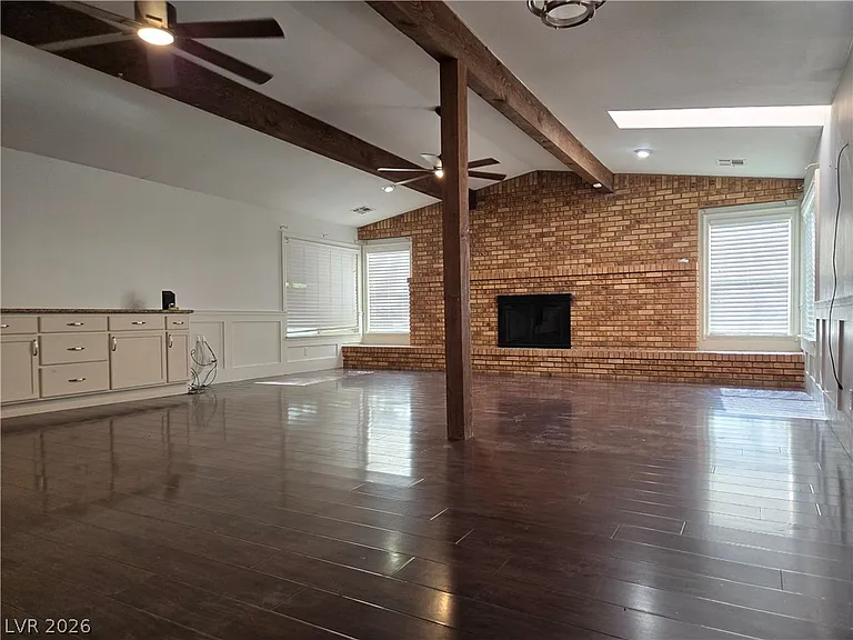 5945 N El Capitan Way — Photo 5