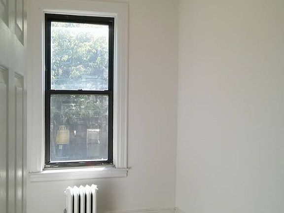 4th image of 6507 Myrtle Ave #1